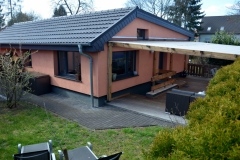 Haus, Terrasse und Garten